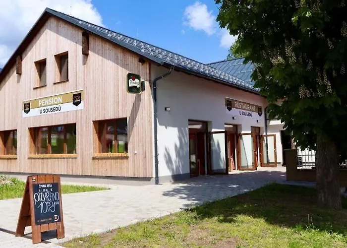 A Restaurace U Sousedu Гостевой дом Стражны